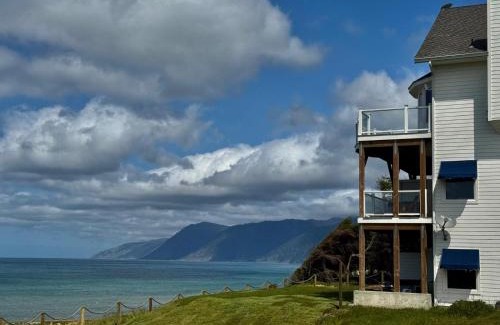 Shelter Cove Apartamento | Abalone by OceanviewHotTubs Oceanfront Shelter Cove Tesla