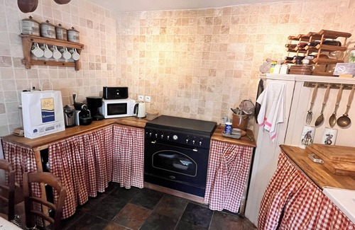 Fontevraud-l'Abbaye Casa | Abbaye Cottage Charming House in the Heart of Fontevraud-Private Garden-Jacuzzi