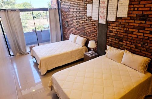 Fernando De La Mora Apartamento | Abbey Road Inn II