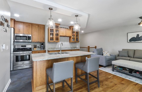 Fontana Casa | Abbey Springs Resort on Geneva Lake - Updated Townhouse - Dog Friendly!