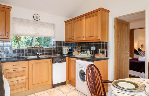 Denstone Cabaña | ABBEY VIEW FARM COTTAGE, pet friendly, with open fire in Alton