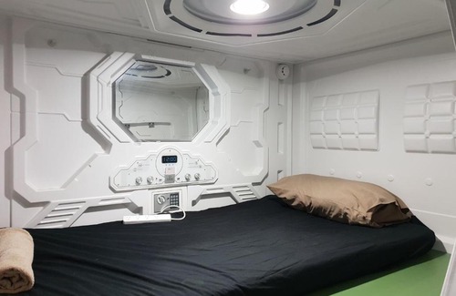 Abbotsford Casa | Abbotsford Private Rooms & Pods - 15 Charles Homestay