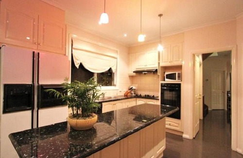 Abbotsford Casa | Abbotsford Private Rooms & Pods - 15 Charles Homestay