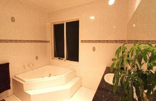 Abbotsford Casa | Abbotsford Private Rooms & Pods - 15 Charles Homestay
