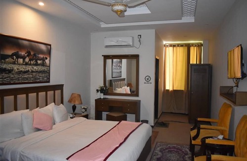 Abbottabad Hotel | Abbott Crown Hotel and Restaurant
