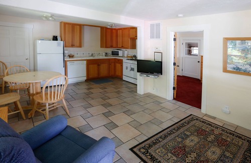 Ashland Cabaña | ABBOTT'S COTTAGES- Cardinal cottage. 1 bedroom/1 bath, short walk to downtown!