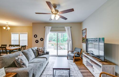 Southern Pines Casa | Aberdeen Townhome Deck, Golf Course Community