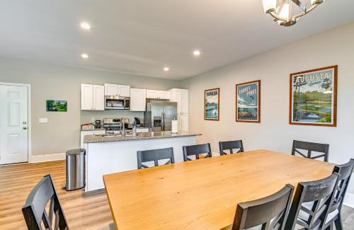 Southern Pines Casa | Aberdeen Townhome Deck, Golf Course Community
