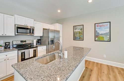 Southern Pines Casa | Aberdeen Townhome with Deck Perfect For Golfers!