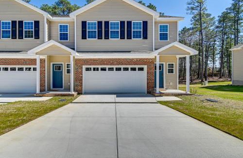 Southern Pines Casa | Aberdeen Townhome with Deck Perfect For Golfers!