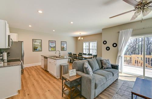 Southern Pines Casa | Aberdeen Townhome with Deck Perfect For Golfers!