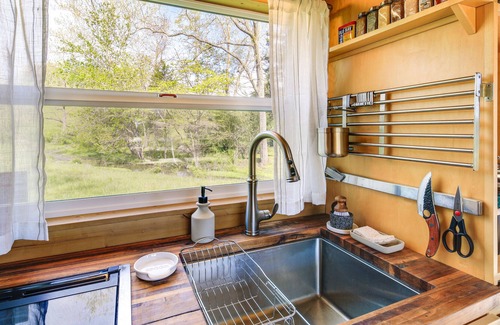 Abingdon Apartamento | Abingdon Vacation Rental Tiny Home on 10-Acre Farm