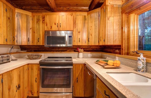 Moose Wilson Road Casa | Abode at the Aspens | Secluded Fish Creek Mountain Retreat | Hot Tub | Close to Village & Nat. Parks