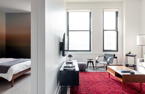 Downtown Pittsburgh Apartamento | Abode | The Pennsylvanian | 1-Bedroom Suite