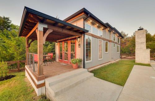 Whitney Casa | about 11 Mi to Lake Whitney Tree-Lined Cabin with Deck