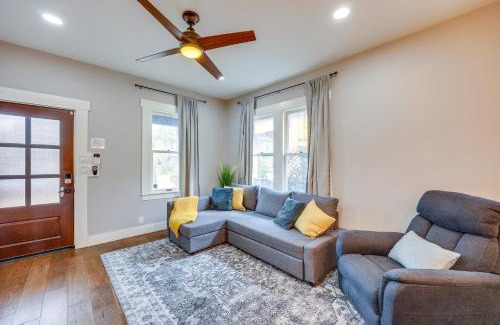 Eastside Promise Neighborhood Casa | about 2 Mi to Dtwn San Antonio Comfy Home with Yard!