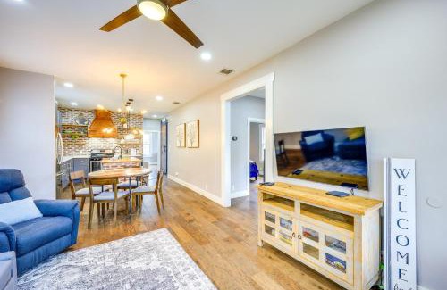 Eastside Promise Neighborhood Casa | about 2 Mi to Dtwn San Antonio Comfy Home with Yard!