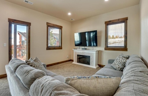 Innsbruck Val Moritz Casa | about 3 Mi to Granby Ranch Spacious Cabin Home!