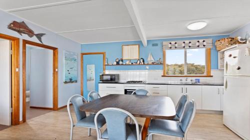 Lake Wangary Casa | About Windward - Budget Property With Million Views