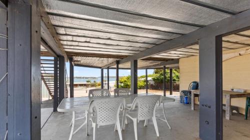 Lake Wangary Casa | About Windward - Budget Property With Million Views