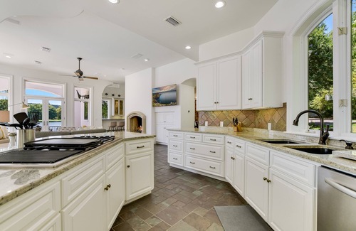 Austin Casa | Above Casa Paradiso I Waterfront I Lake Austin I Pool&Spa I Game Room
