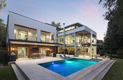 Austin Casa | LLEGA ESMERALDA ESTATE | Hasta 8 camas | Frente al lago | Recién remodelado | PoolSpa
