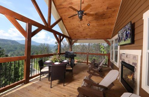 Gatlinburg Casa | Above It All cabin