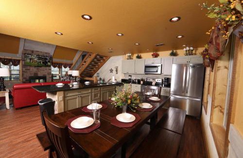 Gatlinburg Casa | Above It All cabin