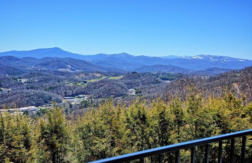 Boone Chalet De Esquí | Above it All-Open for Bookings! Pool Table, Wi-Fi, AC