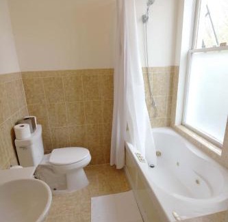 Shaw Apartamento | Above Maxwell Wine Bar - Super Central 2Bed 2Bath