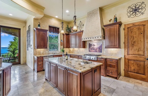 Comanche Trail Casa | Above Palms I NEW Pool & Spa I Views I Lake Travis I Family Fun I Services