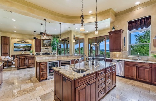 Comanche Trail Casa | Above Palms I NEW Pool & Spa I Views I Lake Travis I Family Fun I Services