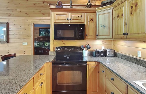 Black Bear Falls Cabina | Above the Clouds by Jackson Mountain Homes