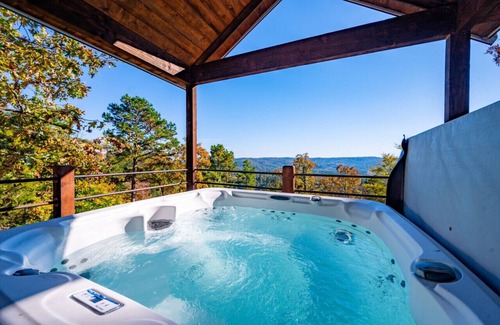 Broken Bow Cabina | Above the Clouds · Mountain Marvel: Scenic Deck, Balcony & Game Room