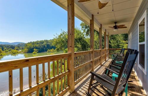 Sevierville Casa | Above The Cove home