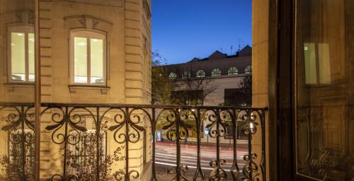 Barrio de La Latina Casa | AbraCadabra Suites