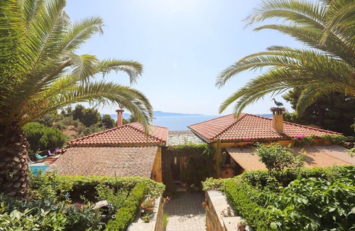 Achladies Apartamento | Apartamento de vacaciones absoluto cerca del mar "Nido" en la majestuosa vista de Villa Stratos
