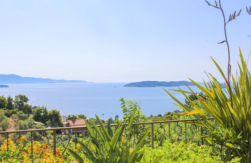 Achladies Apartamento | Apartamento de vacaciones absoluto cerca del mar "Nido" en la majestuosa vista de Villa Stratos