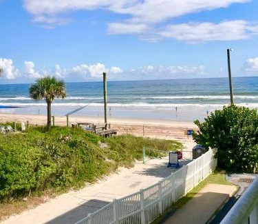Ormond Beach Casa | Absolute Beach - Sea View at Symphony Beach Club!
