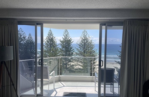 Miami Apartamento | Absolute Beachfront Burleigh Heads. Large 2 bedroom 2 bath Apartment
