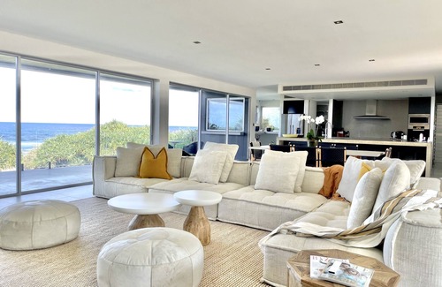 Sunrise Beach Casa | ABSOLUTE BEACHFRONT LUXURY