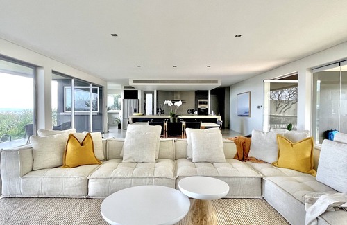 Sunrise Beach Casa | ABSOLUTE BEACHFRONT LUXURY