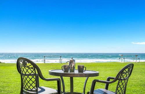 North Creek Apartamento | Absolute Beachfront Apartment 8B