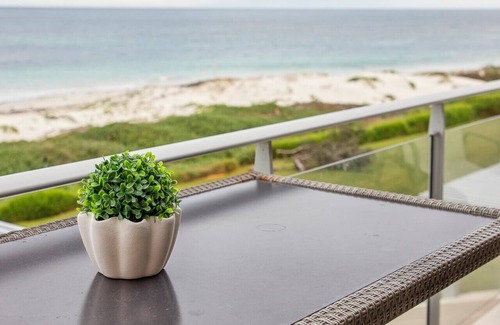 Ledge Point Apartamento | Absolute beachfront villa, Ledge Point