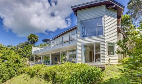 Oneroa Villa | Absolute Beachfront Oneroa