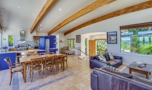 Oneroa Villa | Absolute Beachfront Oneroa