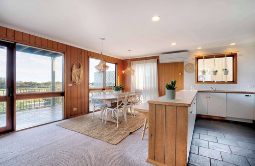 Torquay Casa | Absolute Beachfront Views - Bohemian Charm