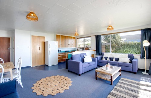 Waimarama Casa | Absolute Beachfront - Waimarama Holiday Home