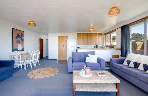 Waimarama Casa | Absolute Beachfront - Waimarama Holiday Home