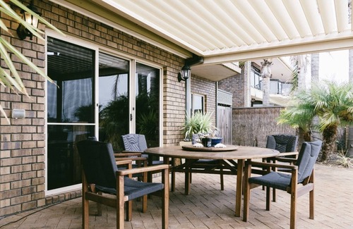West Lakes Casa | Absolute Lake Front West Lakes